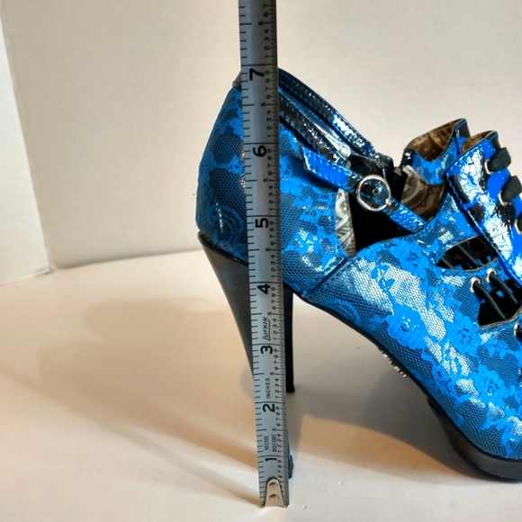 Beautiful Blue and Black Dollhouse Stilletos Size 6.5 - Picture 8 of 11